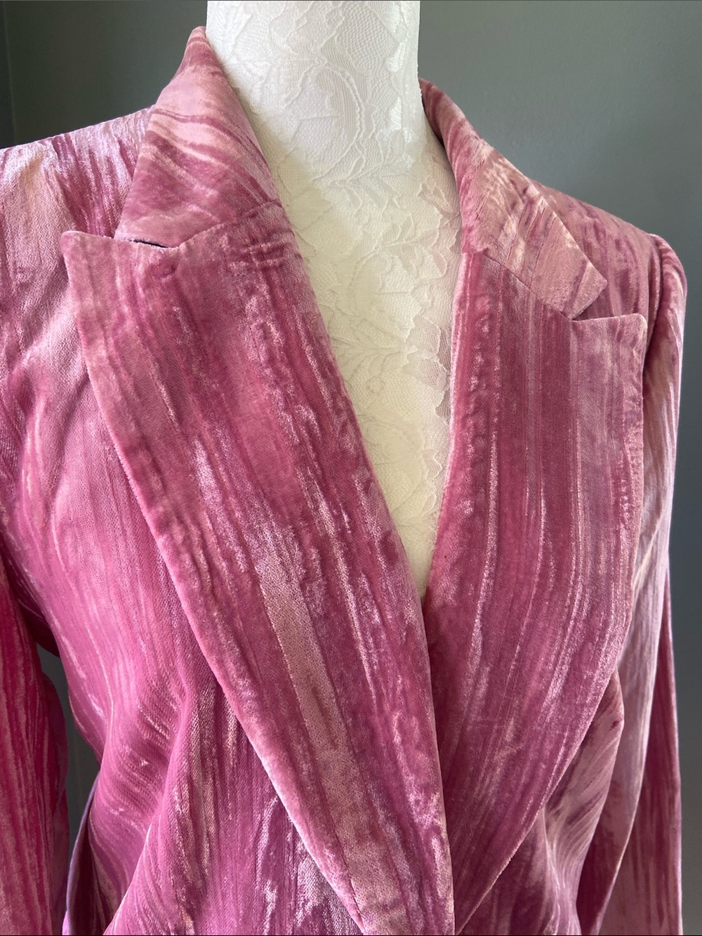 Wayf Crushed Velvet Pink Blazer Size Medium - Picture 5 of 8